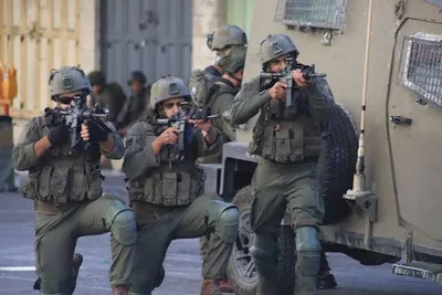 العدو الإسرائيلي يعتقل رئيس بلدية دير بلوط وثلاثة فلسطينيين خلال تواجدهم في أراضيهم
