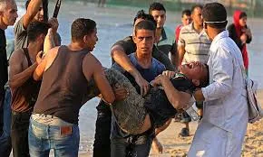 إصابة 10 فلسطينيين جراء هجوم للمستوطنين في الخليل