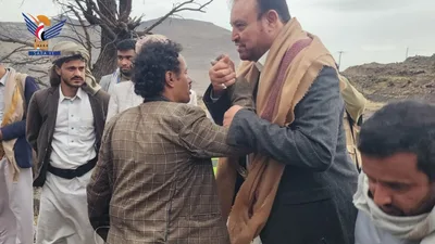 أمين العاصمة يطلع على حجم الدمار في المنزل المستهدف من قبل العدو السعودي بحي عصر
