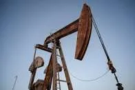 النفط يهبط 2% وسط محادثات إيران وعمان لفتح مضيق هرمز