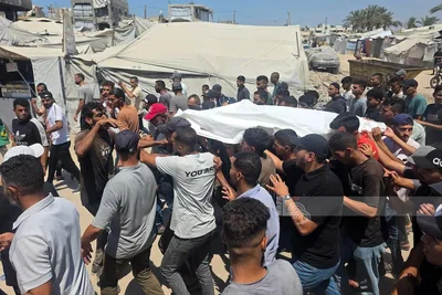 استشهاد فلسطيني وإصابة آخرين جراء قصف للعدو الإسرائيلي على حي تل الهوا جنوب غرب مدينة غزة