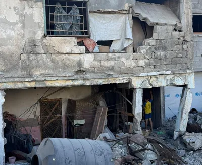 عائلة زينو بغزة.. 12 فردًا يترقبون الشتاء تحت سقف مهدد بالسقوط