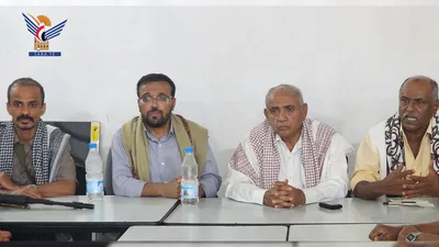 مناقشة جهود تطبيع الأوضاع الخدمية في مديرية الخوخة بالحديدة
