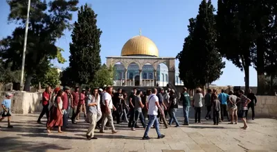 160 مستوطنا صهيونيا يدنسون باحات الأقصى
