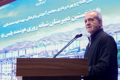 بزشكيان: الحروب المفروضة من الأعداء ضد إيران جرائم ضد الإنسانية والبشرية