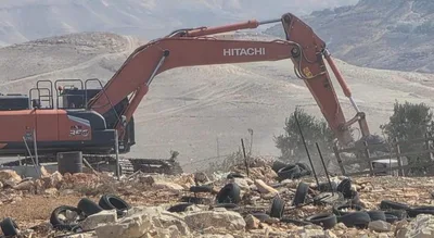 العدو الإسرائيلي يهدم منشآت ويجرف أراضٍ بالعيساوية شرق القدس