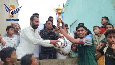 الحديدة .. تتويج فريق الشباب بكأس "الانتصارات المجيدة" لكرة القدم في المراوعة