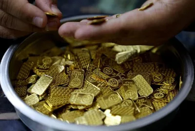 الذهب يرتفع مع تراجع الدولار وعوائد السندات 