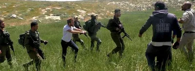 مستوطنون ينفذون اعتداءات على الفلسطينيين وممتلكاتهم في الضفة
