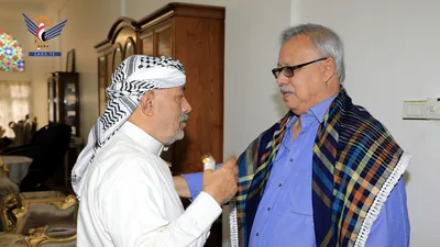 الدكتور بن حبتور يطمئن على صحة عضو مجلس الشورى يحيى الحباري