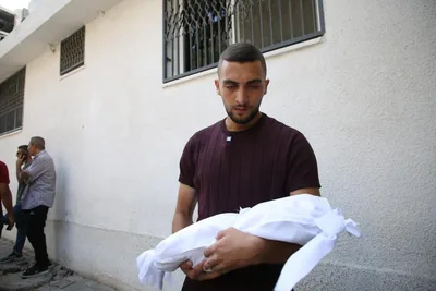 غزة.. الطفل فارس أبو كميل سبقه الموت بينما كان منتظرا للسفر للعلاج