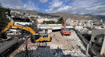العدو الصهيوني يهدم منازل فلسطينيين في رام الله ويقتحم مخيم عقبة 