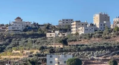 قوات العدو الإسرائيلي تهدم منزل أسير وتفرض طوقاً على قريتين شمال غرب القدس