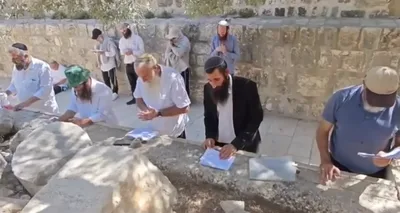 محافظة القدس: مستوطنون صهاينة يؤدون طقوساً تلمودية علنية في الأقصى