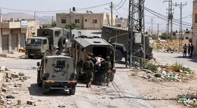 العدو الإسرائيلي يعتقل 11 فلسطينيًا بينهم سيدة في حملة اعتقالات في الضفة 