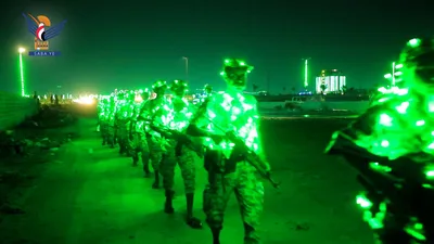 مسير ضوئي مهيب لمنتسبي قوات الاتجاه الشمالي بصعدة احتفاءً بالمولد النبوي