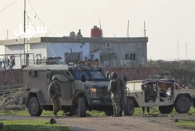 العدو الإسرائيلي يتوغل في قرية طرنجة بريف القنيطرة السوري ويطلق قنابل دخانية 