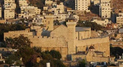 سلطات العدو الإسرائيلي تغلق المسجد الإبراهيمي يومي الأحد والاثنين