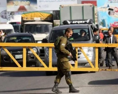 العدو الإسرائيلي يقيم حاجزًا عسكريًا عند جسر جبارة جنوب طولكرم